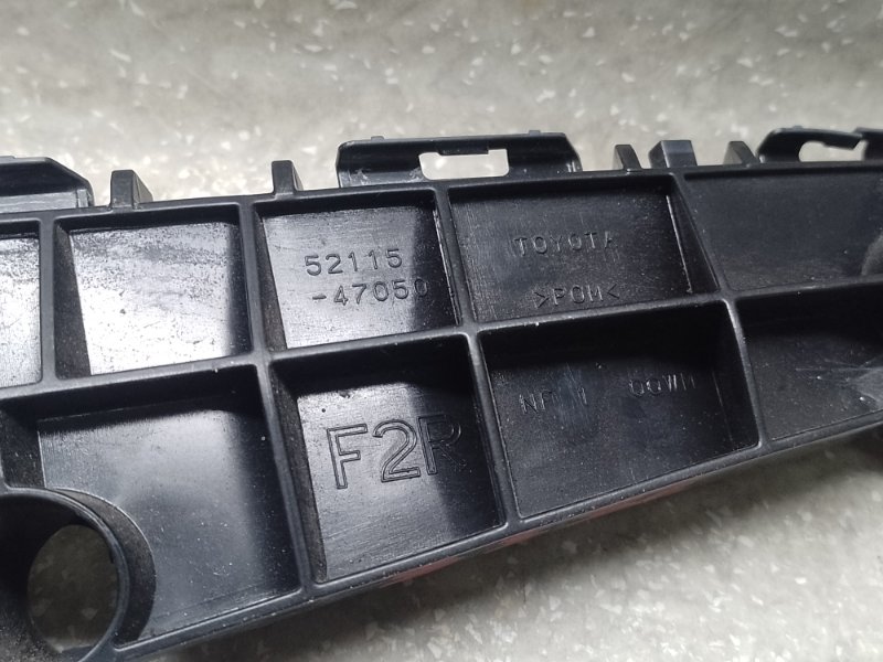 Кронштейн переднего бампера (на крыле) правый TOYOTA PRIUS 16- 1.8 2ZRFXE Кронштейн переднего бампера (на крыле) правый TOYOTA PRIUS 16- 1.8 2ZRFXE