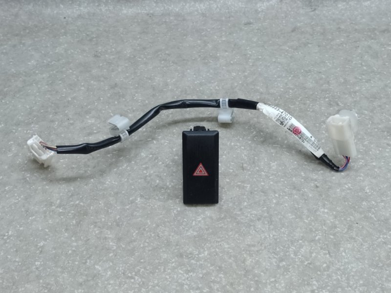 Кнопка аварийной сигнализации TOYOTA PRIUS 16- 2017 1.8 2ZRFXE 84332-47050 Б/У