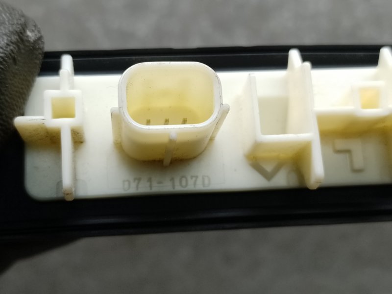 Кнопка открывания багажника наружная PRIUS 16- 2017 1.8 2ZRFXE