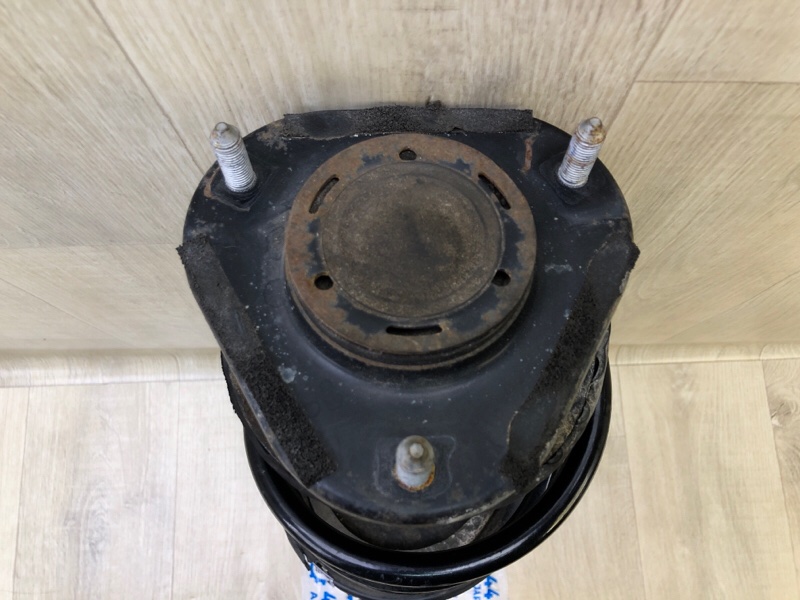 Амортизатор передний левый COROLLA 150 06-13 2011 1.8 2ZRFE