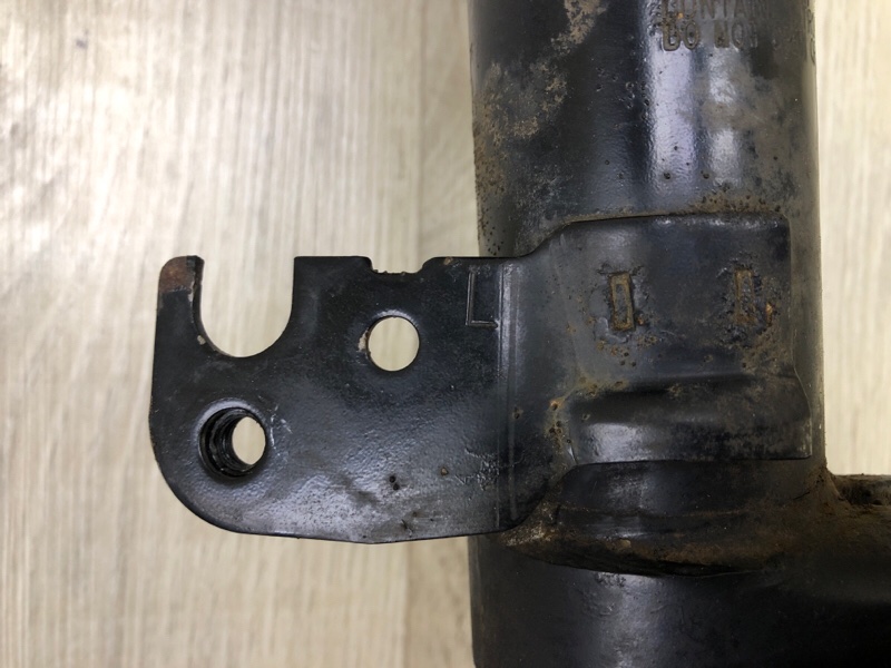 Амортизатор передний левый COROLLA 150 06-13 2011 1.8 2ZRFE