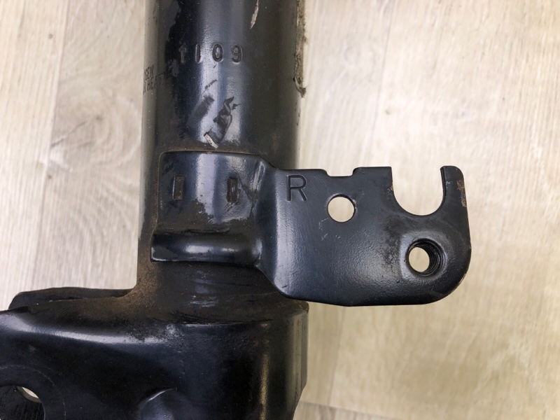 Амортизатор передний правый COROLLA 150 06-13 2011 1.8 2ZRFE Амортизатор передний правый COROLLA 150 06-13 2011 1.8 2ZRFE