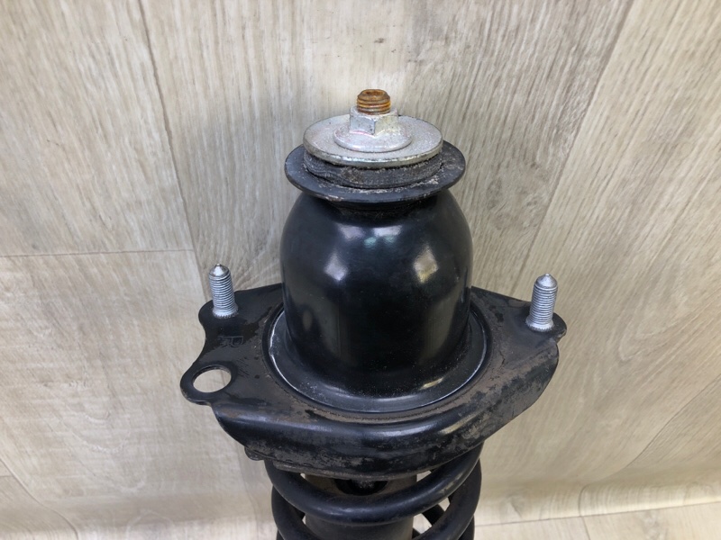 Амортизатор задний правый COROLLA 150 06-13 2011 1.8 2ZRFE Амортизатор задний правый COROLLA 150 06-13 2011 1.8 2ZRFE