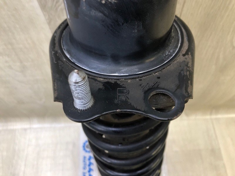 Амортизатор задний правый COROLLA 150 06-13 2011 1.8 2ZRFE Амортизатор задний правый COROLLA 150 06-13 2011 1.8 2ZRFE