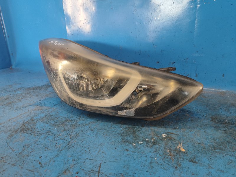 Фара правая HYUNDAI ELANTRA MD 10-15 1.8 G4NB