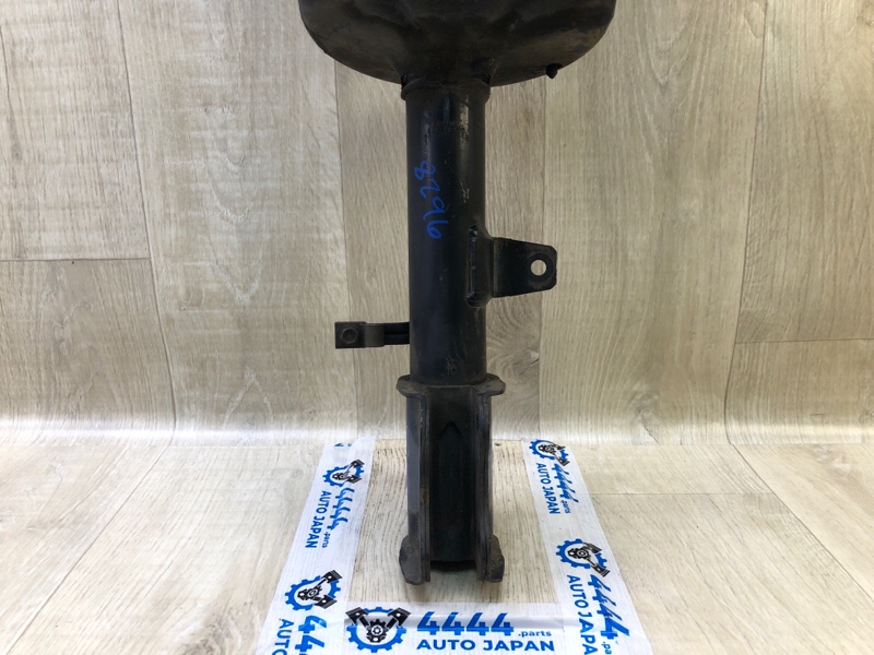 Амортизатор задний левый TOYOTA VENZA 09-16 3.5 2GR-FE Амортизатор задний левый TOYOTA VENZA 09-16 3.5 2GR-FE