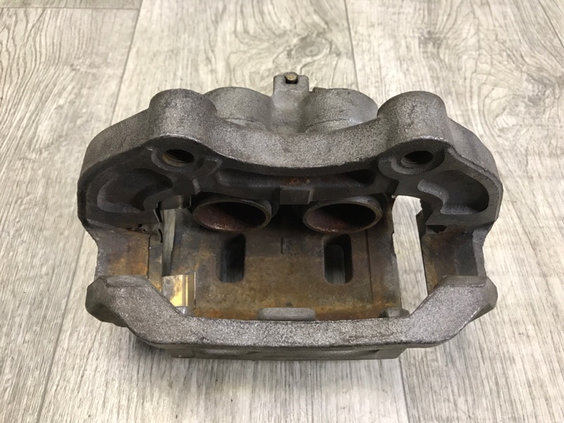 Суппорт тормозной передний правый G35 03-07 Суппорт тормозной передний правый G35 03-07