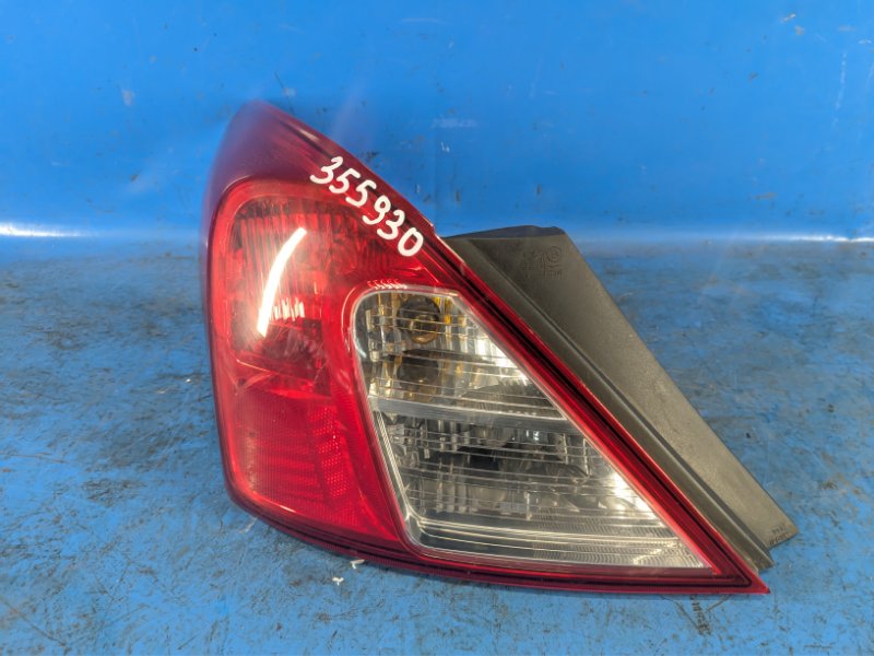 Фонарь наружный левый VERSA B17 11-19