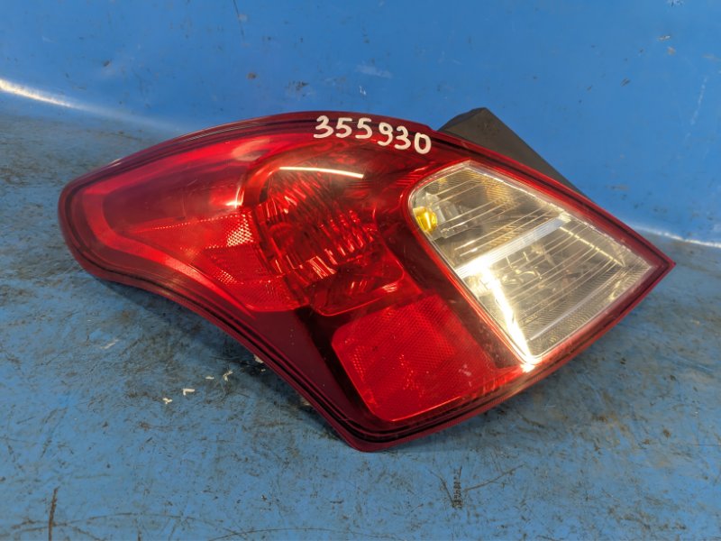 Фонарь наружный левый VERSA B17 11-19