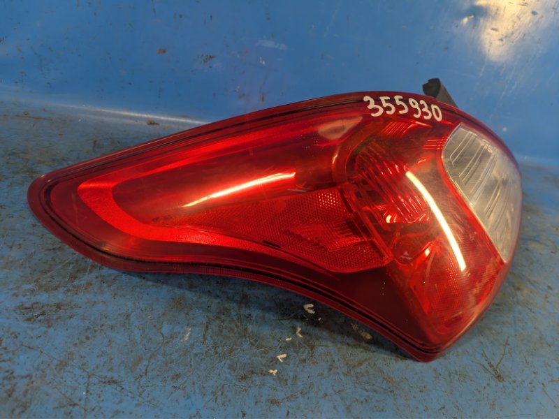 Фонарь наружный левый VERSA B17 11-19