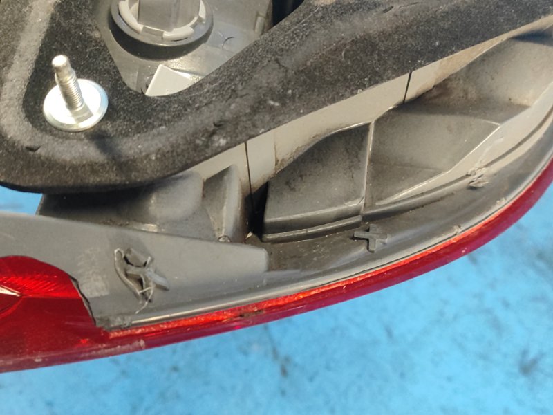 Фонарь наружный левый CIVIC 4D 06-11