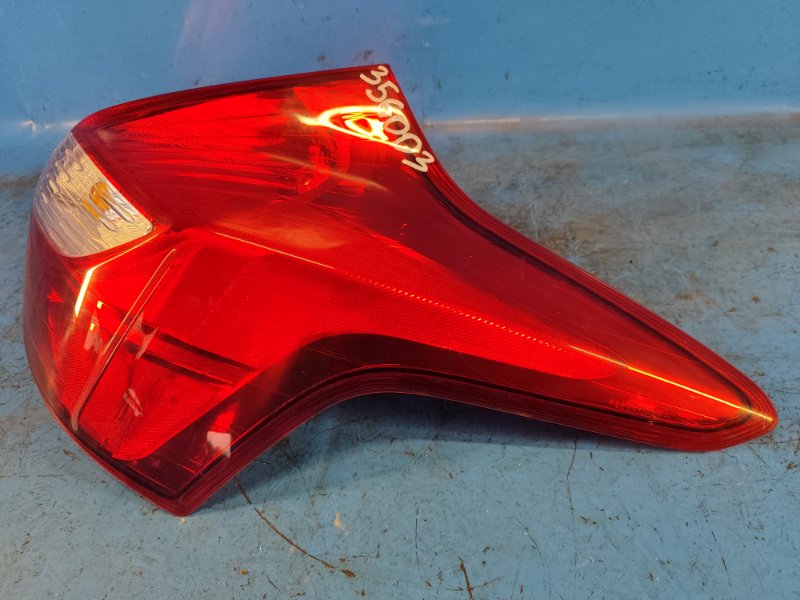 Фонарь наружный правый FORD FOCUS 10-18