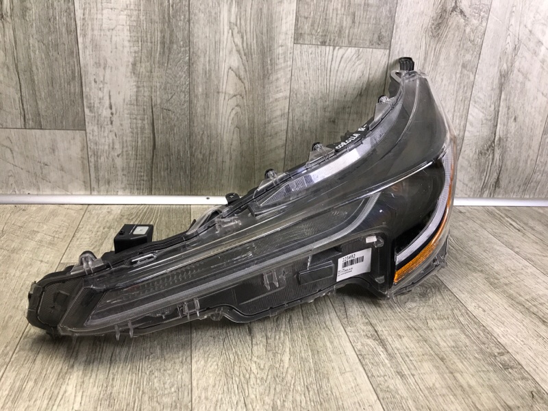 Фара левая COROLLA 18- Фара левая COROLLA 18-