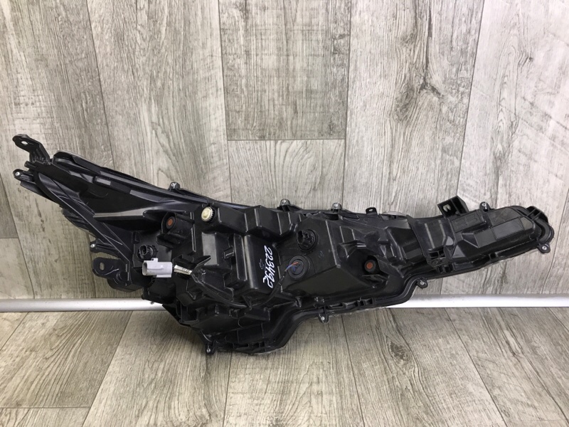 Фара левая COROLLA 18- Фара левая COROLLA 18-