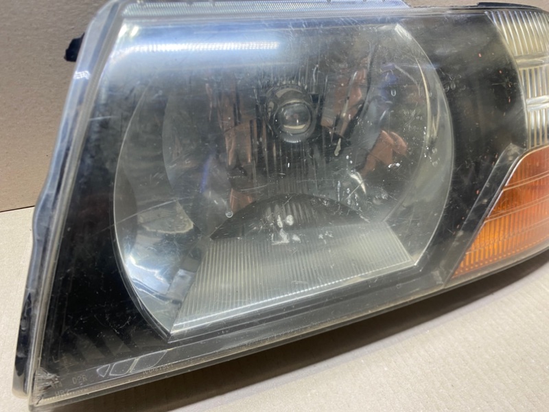 Фара передняя левая MITSUBISHI PAJERO 99-06