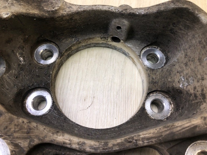 Кулак поворотный передний левый PATHFINDER R52 12-21 2013 3.5 VQ35DE