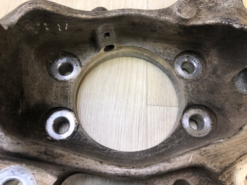 Кулак поворотный передний правый PATHFINDER R52 12-21 2013 3.5 VQ35DE