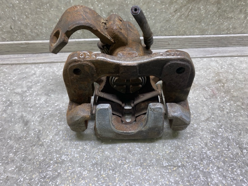 Суппорт тормозной задний левый HONDA CIVIC 4D 06-11