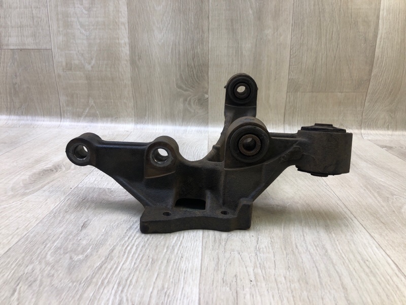 Цапфа правая TOYOTA CAMRY 30 02-06 3.0 1MZFE