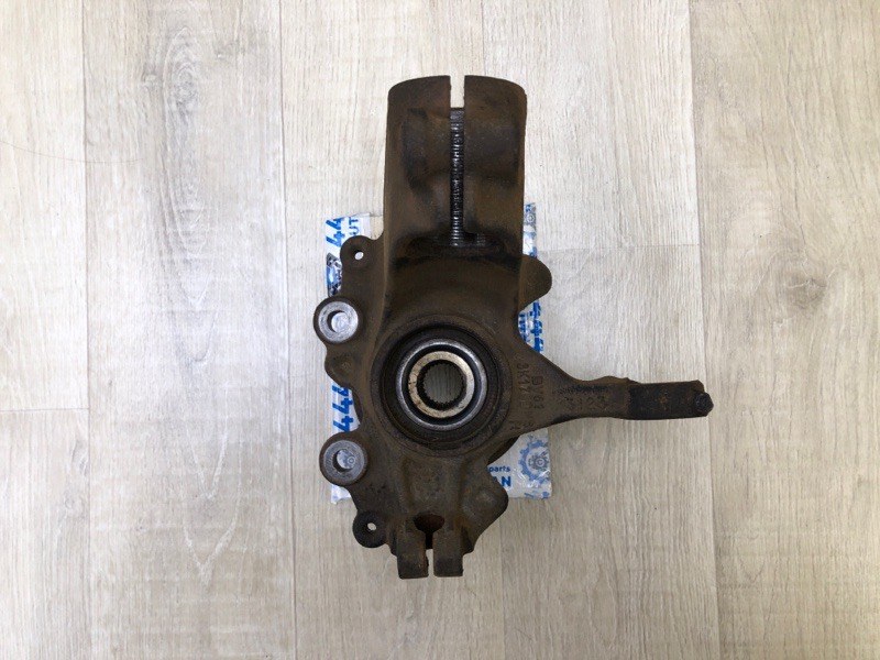 Кулак поворотный передний правый FORD FOCUS 10-18 2014 2.0 C20HDEX BV6Z-3K185-D Б/У