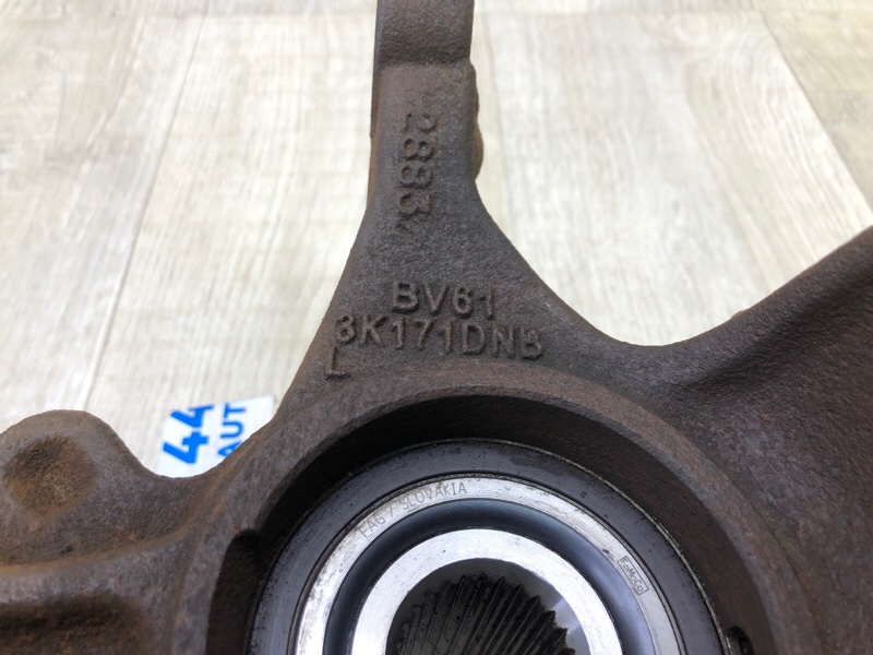 Кулак поворотный передний левый FOCUS 10-18 2014 2.0 C20HDEX