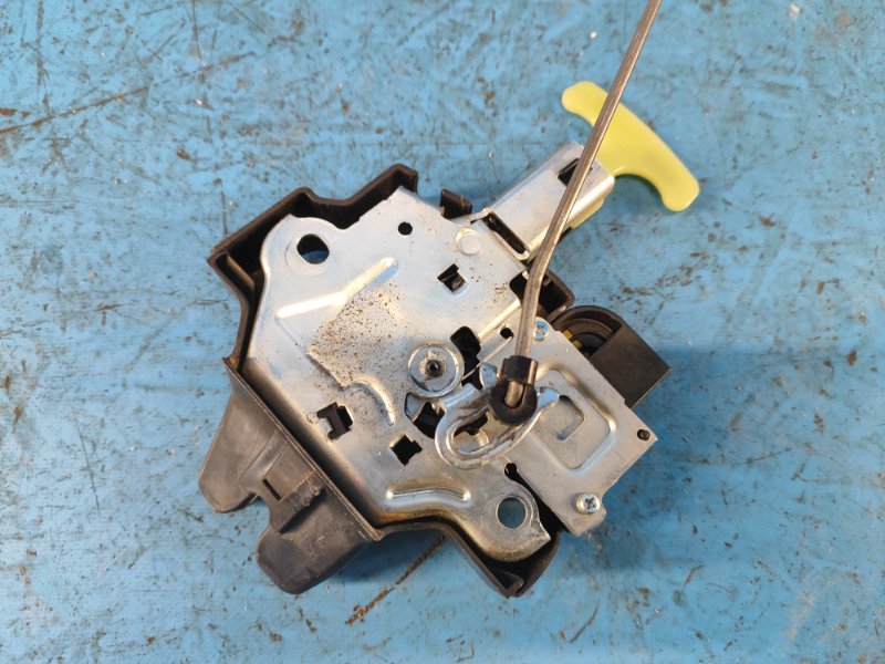 Замок крышки багажника CAMRY 40 06-11