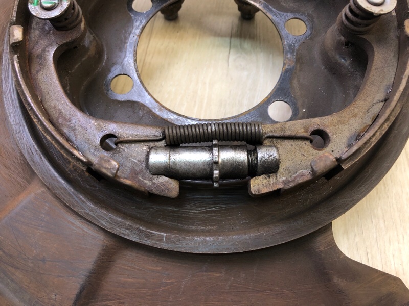 Тормозной механизм задний левый PATHFINDER R52 12-21 2013 3.5 VQ35DE