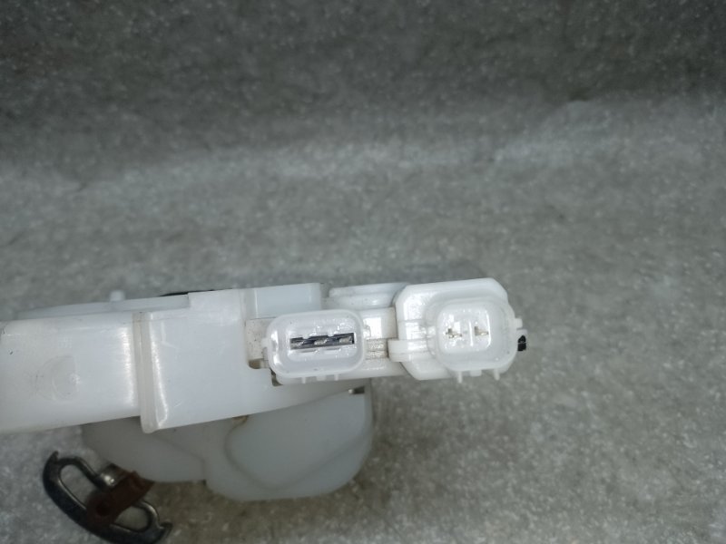 Замок двери задний правый ACCORD CL7 / TSX 03-08 2005 2.4L Замок двери задний правый ACCORD CL7 / TSX 03-08 2005 2.4L