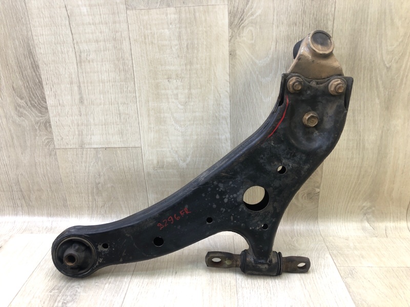 Рычаг передней подвески нижний передний правый VENZA 09-16 2013 3.5 2GR-FE Рычаг передней подвески нижний передний правый VENZA 09-16 2013 3.5 2GR-FE