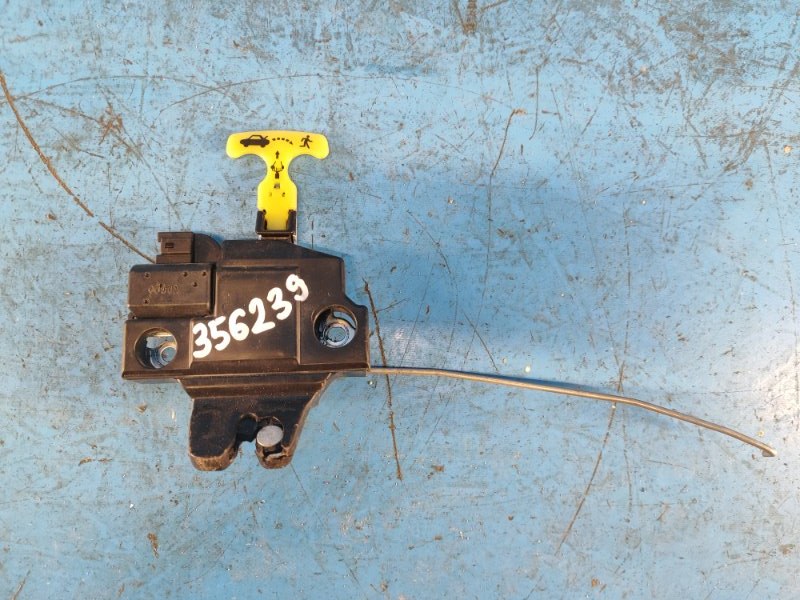 Замок крышки багажника TOYOTA CAMRY 40 06-11 64600-06010 Б/У
