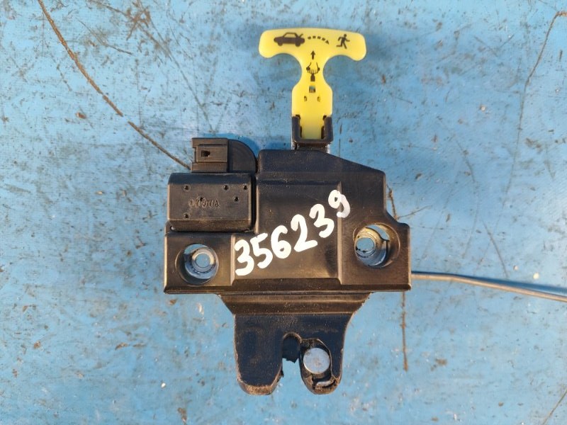 Замок крышки багажника CAMRY 40 06-11