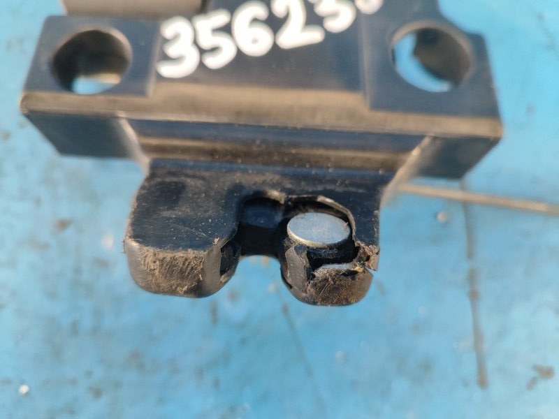 Замок крышки багажника TOYOTA CAMRY 40 06-11