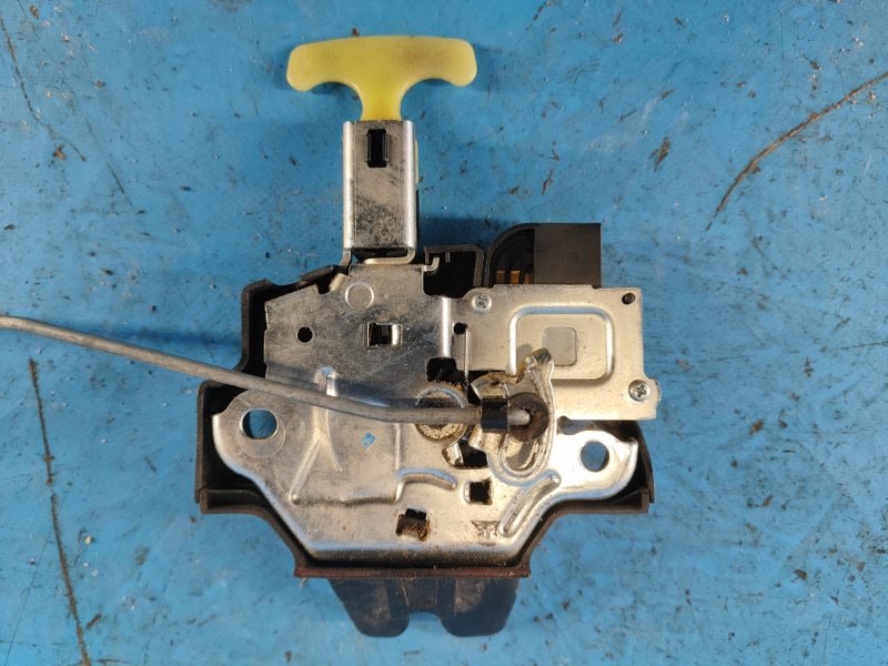 Замок крышки багажника CAMRY 40 06-11