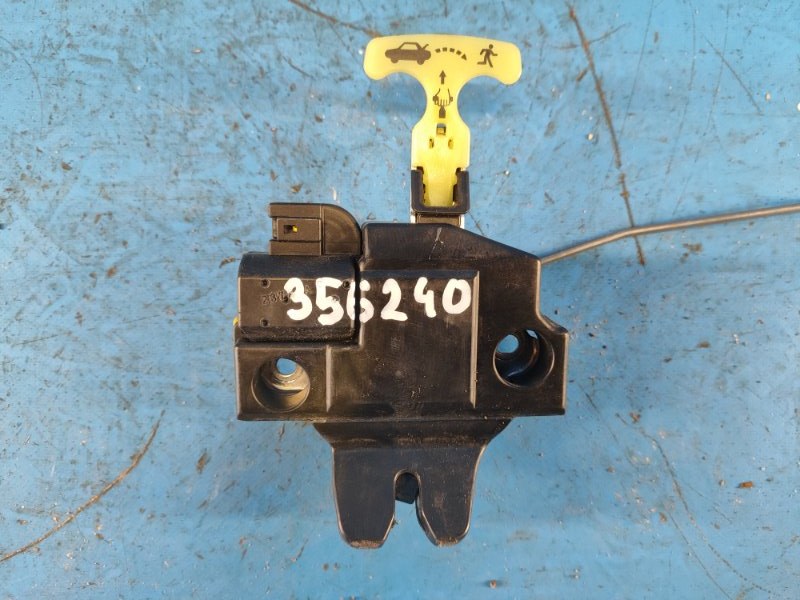 Замок крышки багажника TOYOTA CAMRY 40 06-11 64600-06010 Б/У