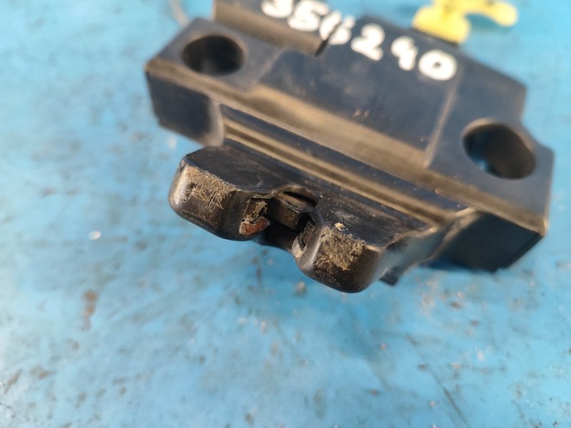 Замок крышки багажника CAMRY 40 06-11
