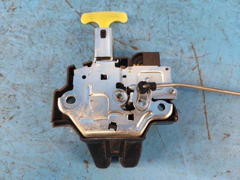 Замок крышки багажника TOYOTA CAMRY 40 06-11