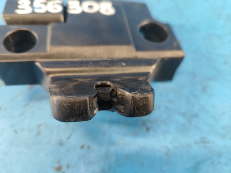 Замок крышки багажника CAMRY 40 06-11