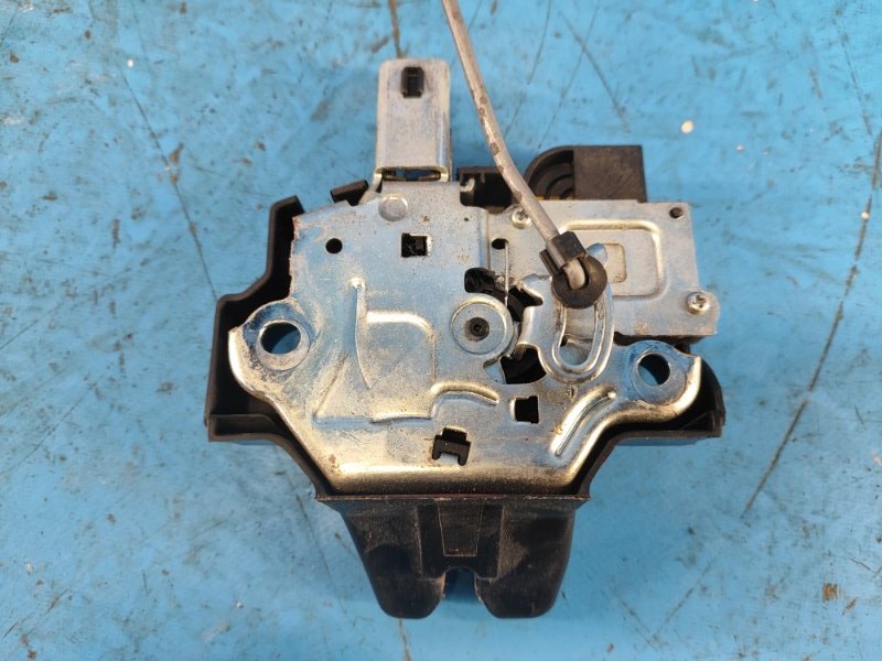 Замок крышки багажника TOYOTA CAMRY 40 06-11
