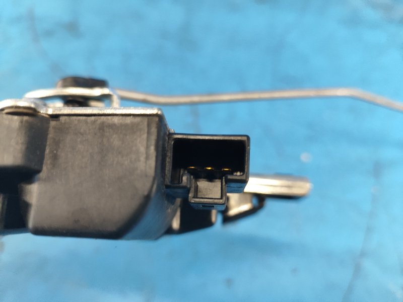 Замок крышки багажника CAMRY 40 06-11