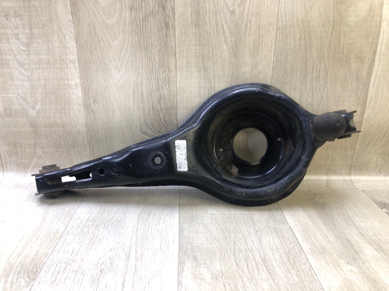 Рычаг задней подвески поперечный нижний правый FORD FOCUS 10-18 2014 2.0 C20HDEX BV6Z-5500-C Б/У