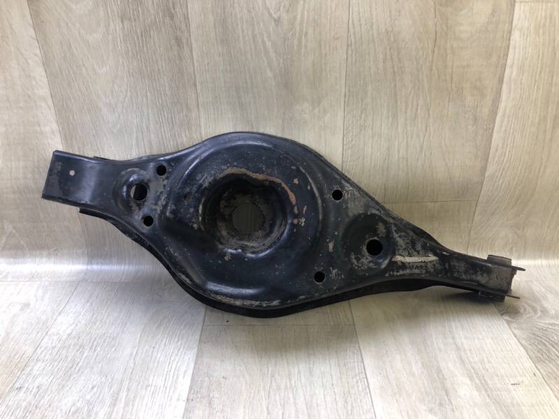 Рычаг задней подвески поперечный нижний правый NISSAN PATHFINDER R52 12-21 2013 3.5 VQ35DE 551B03JA0A Б/У