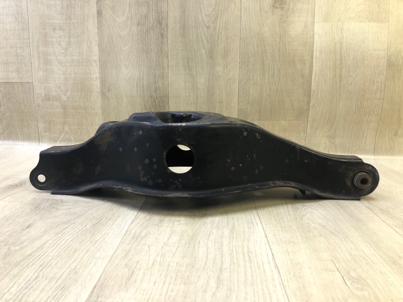 Рычаг задней подвески поперечный нижний правый NISSAN PATHFINDER R52 12-21 3.5 VQ35DE