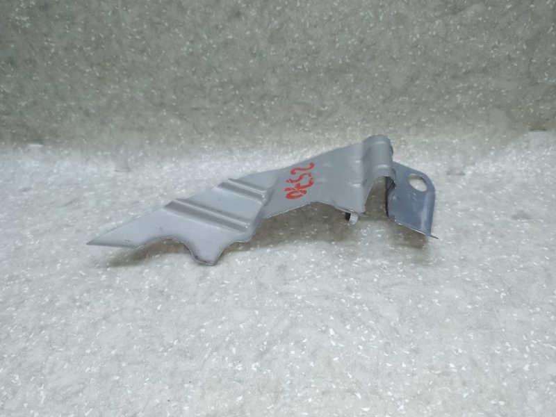 Кронштейн крыла передний правый HONDA ACCORD CL7 / TSX 03-08 2.4L