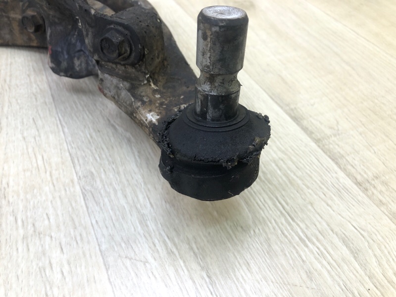 Рычаг передней подвески нижний правый PATHFINDER R52 12-21 2013 3.5 VQ35DE