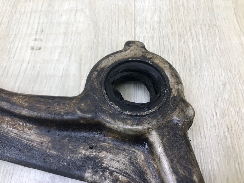 Рычаг передней подвески нижний правый PATHFINDER R52 12-21 2013 3.5 VQ35DE