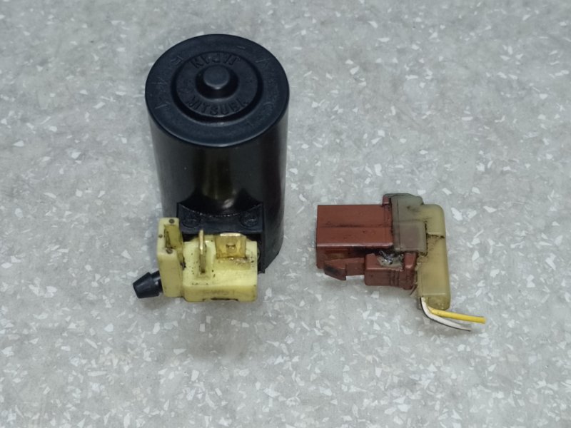 Насос омывателя стекла передний HONDA ACCORD CL7 / TSX 03-08 2.4L