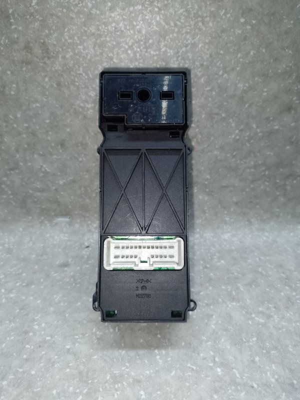 Блок управления стеклоподъемниками HONDA ACCORD CL7 / TSX 03-08 2.4L Блок управления стеклоподъемниками HONDA ACCORD CL7 / TSX 03-08 2.4L