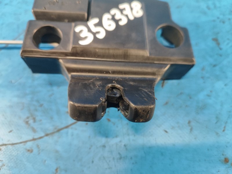 Замок крышки багажника CAMRY 40 06-11