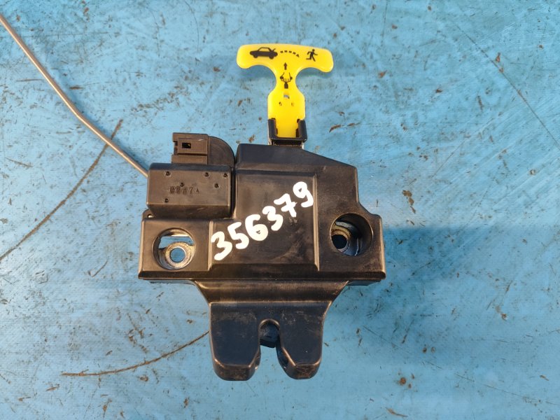 Замок крышки багажника TOYOTA CAMRY 40 06-11 64600-06010 Б/У