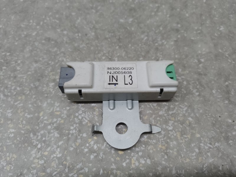 Антенна левая TOYOTA CAMRY 70 17- 2019 2.5 A25AFKS 86300-06220 Б/У